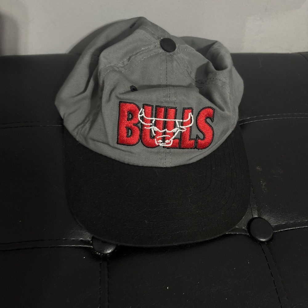 NBA Chicago Bulls Kick 10 Cap Tribune Gray Black Red White Men Snapback Hat